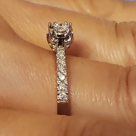 Brand new beautiful diamond engagement 14K white gold ring - Picture 5 of 11